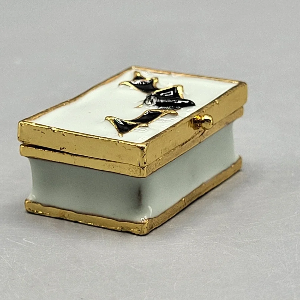 Work of Art Halloween Trinket Box Bat Enamel Hinged Magnetic Shelf Decor